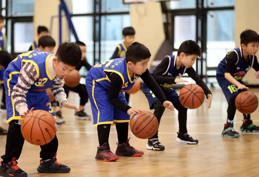 大学生篮球社团如何引入智能情感技术_0